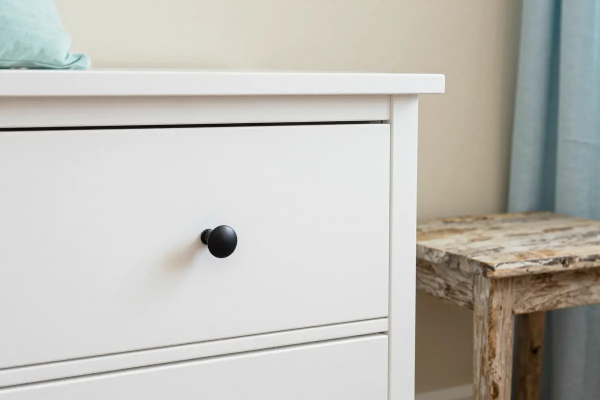 6. Use Matte Black or Oil-Rubbed Bronze Hardware to Ground the Palette